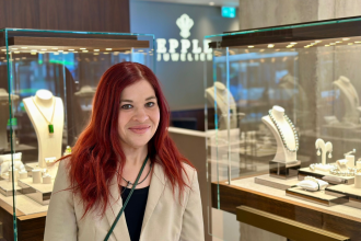 Irina-Braun-Verkaufsberaterin-Dekoration